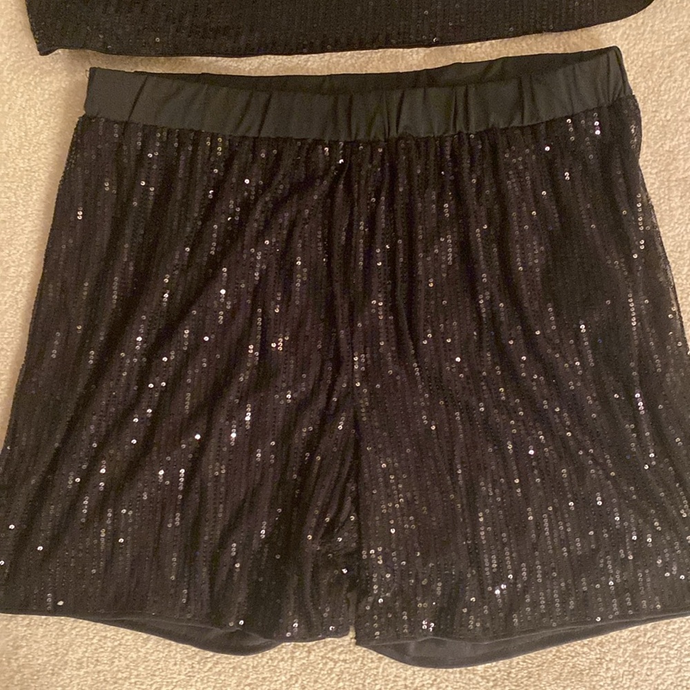 Shein Curve NWT sequin shorts and top - Picture 2 of 8